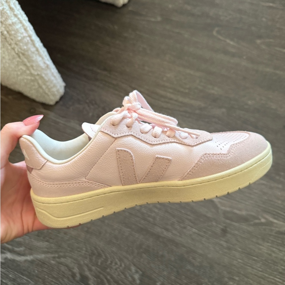 Veja Women's Light Pink Sneakers